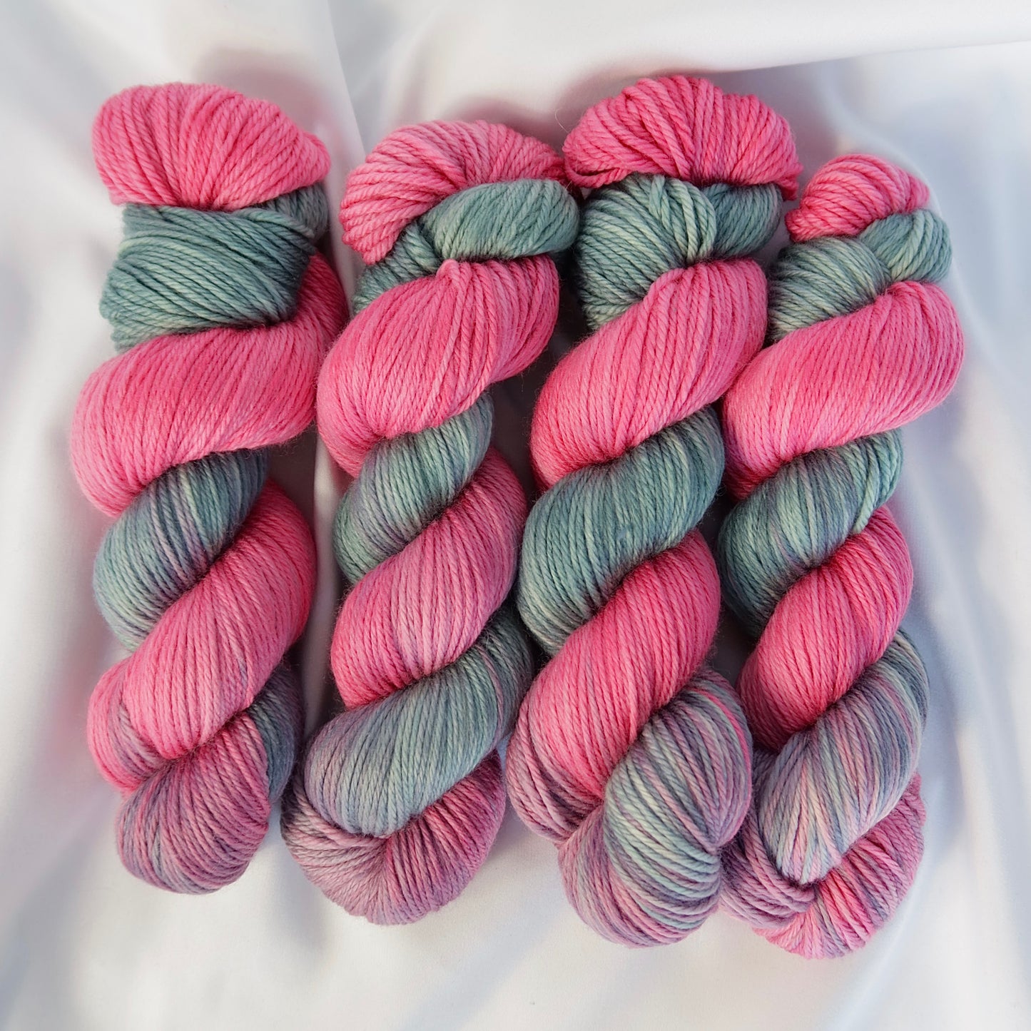 DK Superwash Merino Wool Yarn 100g in colour First Kiss