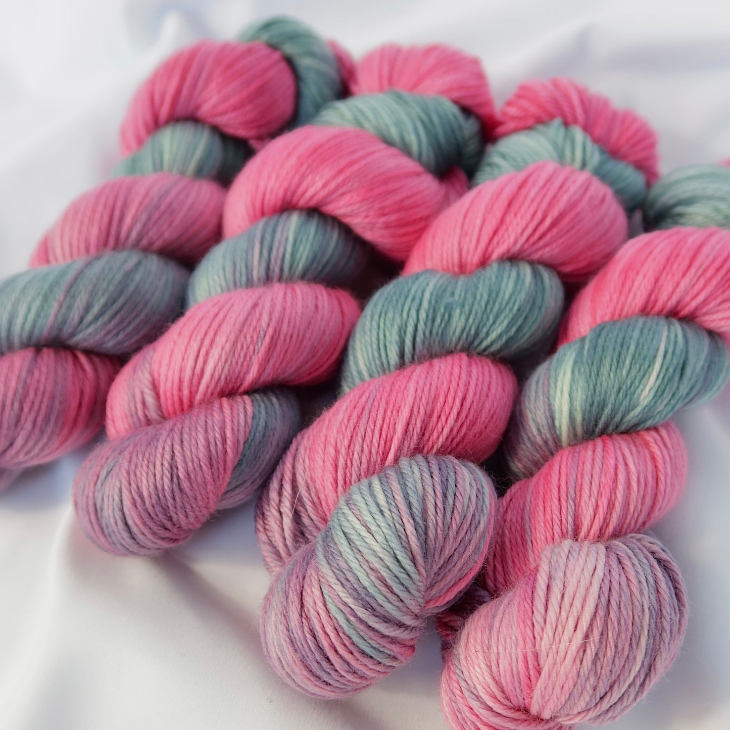 DK Superwash Merino Wool Yarn 100g in colour First Kiss