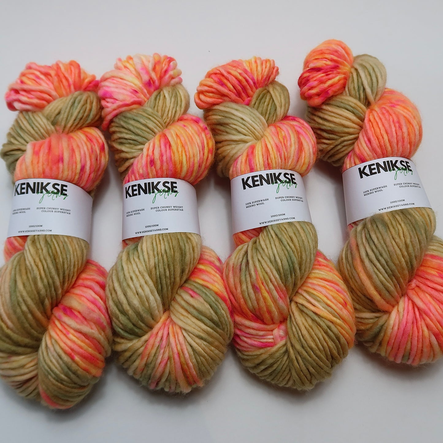 Super Chunky Superwash Merino Wool Yarn 100g in colour Superstar