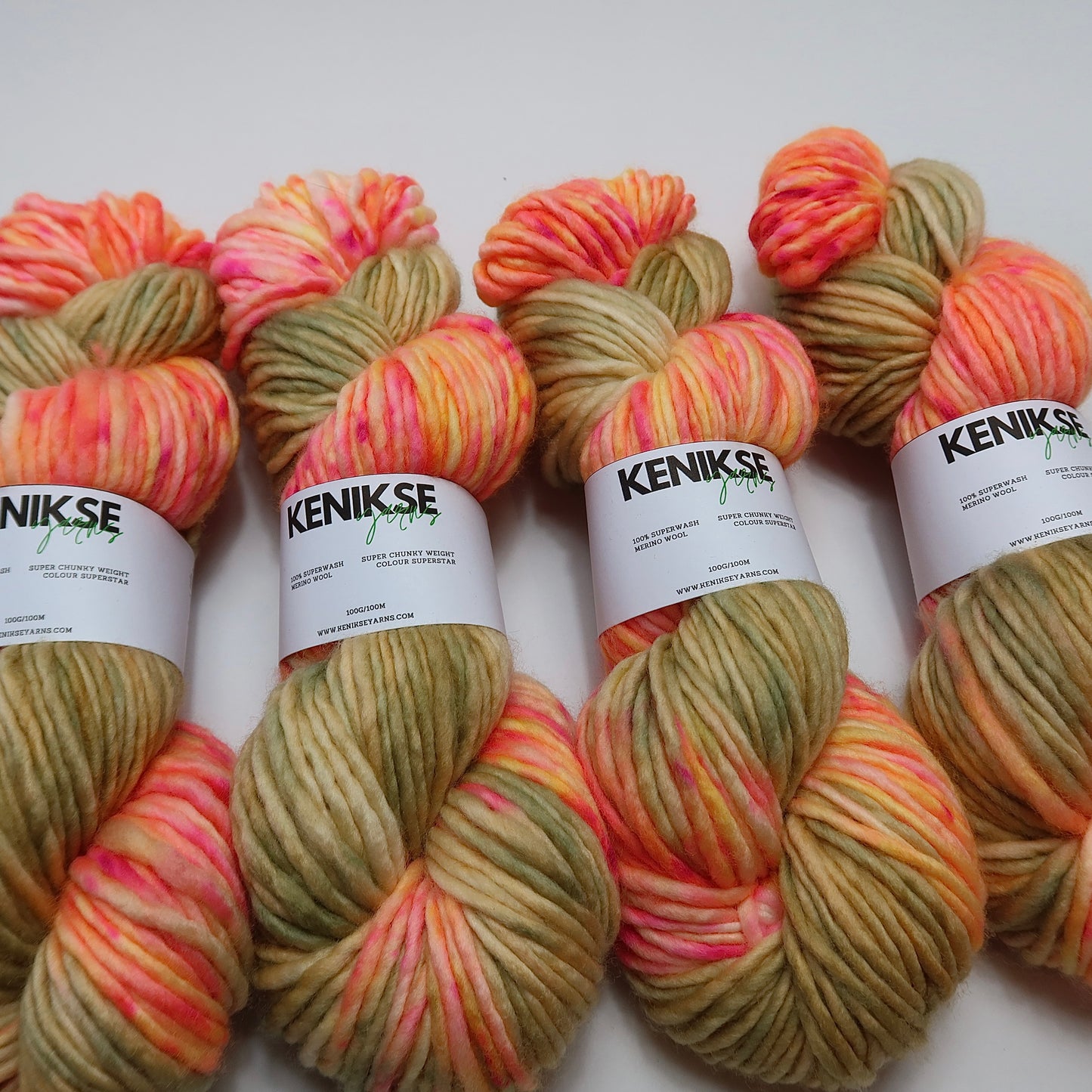 Super Chunky Superwash Merino Wool Yarn 100g in colour Superstar