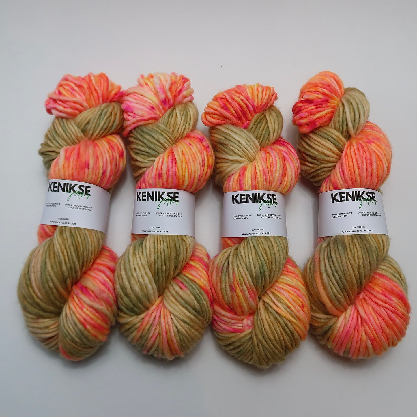 Super Chunky Superwash Merino Wool Yarn 100g in colour Superstar