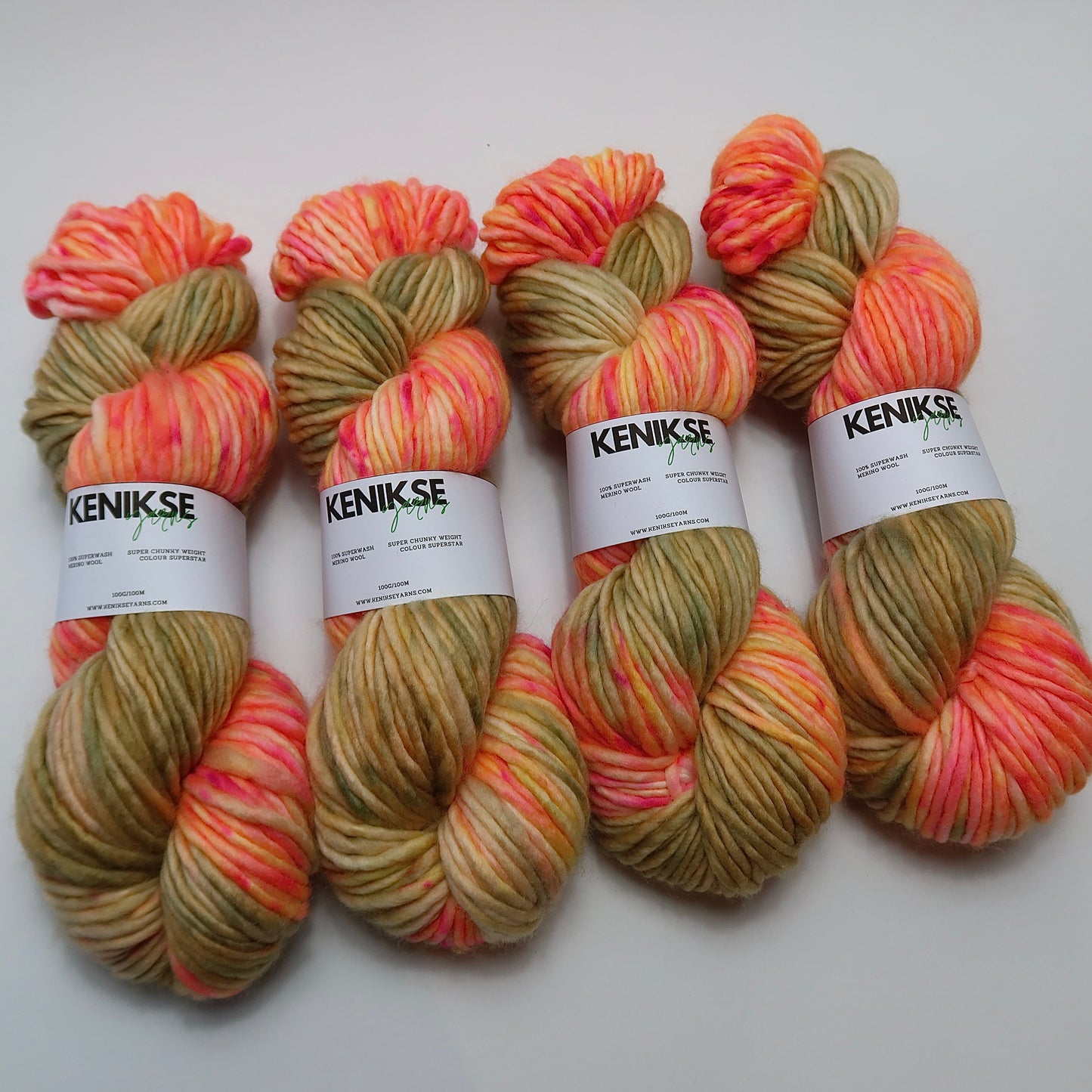 Super Chunky Superwash Merino Wool Yarn 100g in colour Superstar