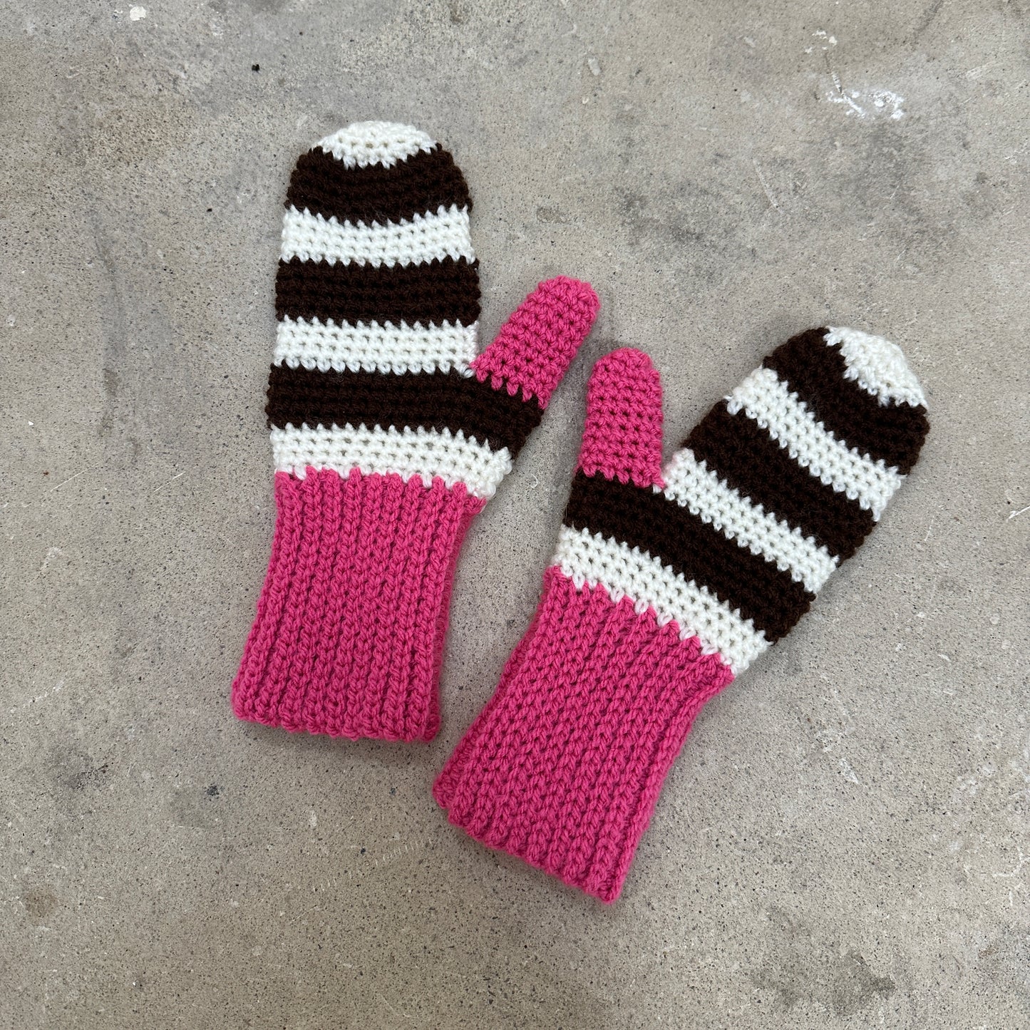 Crochet mittens pattern